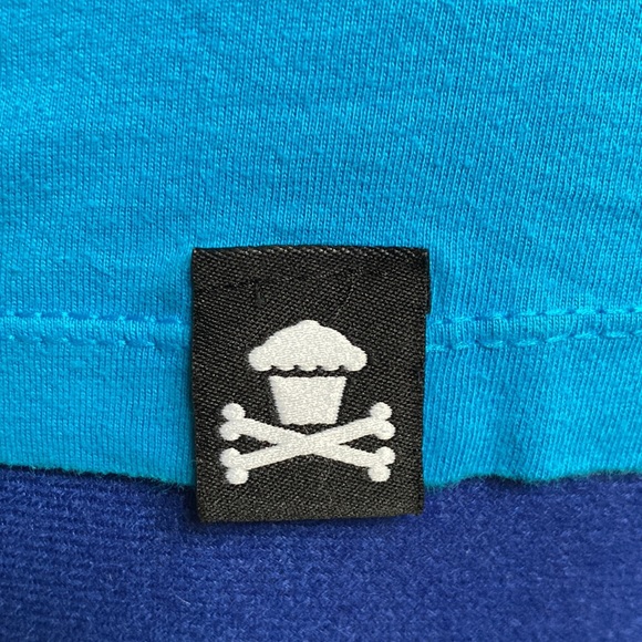 ✅JOHNNY CUPCAKES shirt!🧁 - Picture 6 of 7